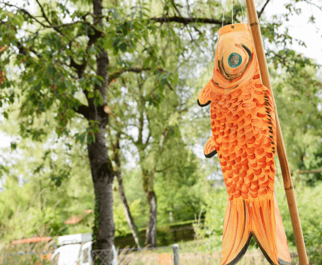 Windspiel in Form eines Fisches.
